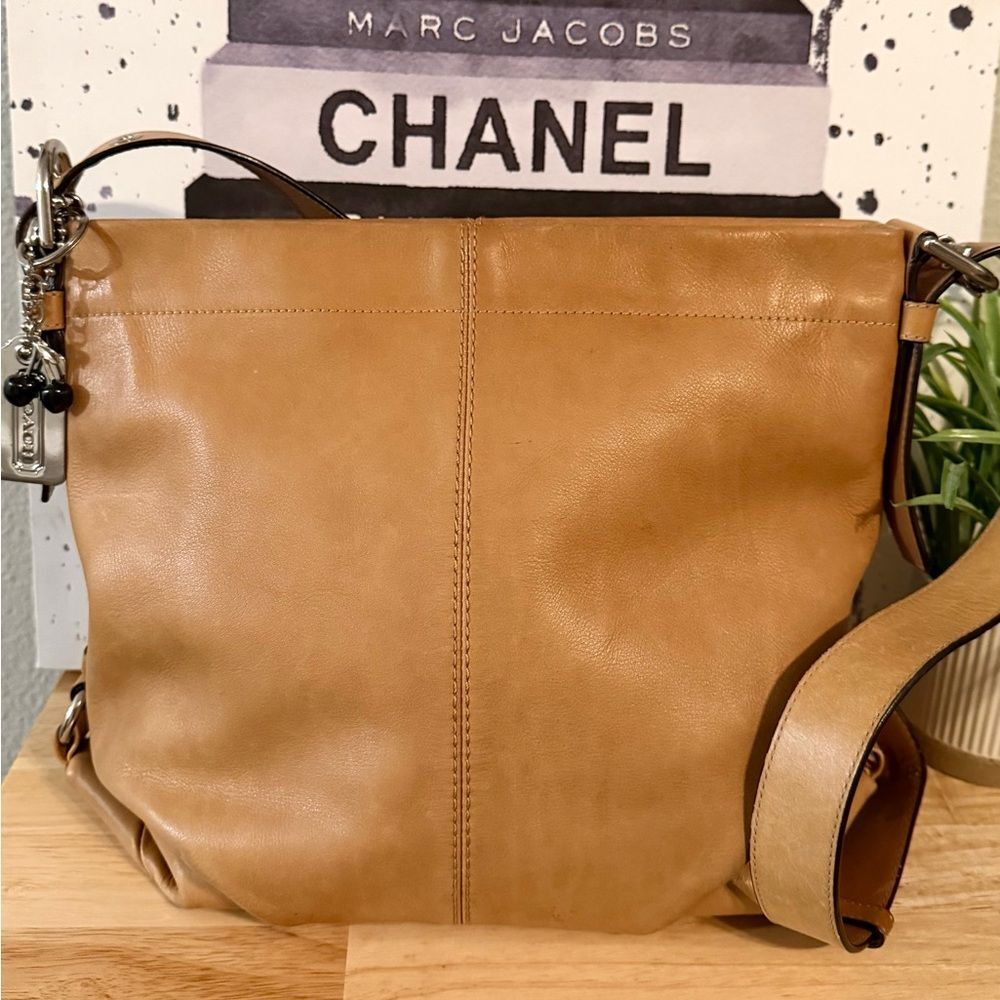 COACH Vintage F15064 SoHo Duffle Handbag Camel Glove Tanned Smooth Leather.